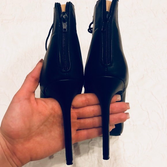 Black lace up boots - Picture 5 of 5